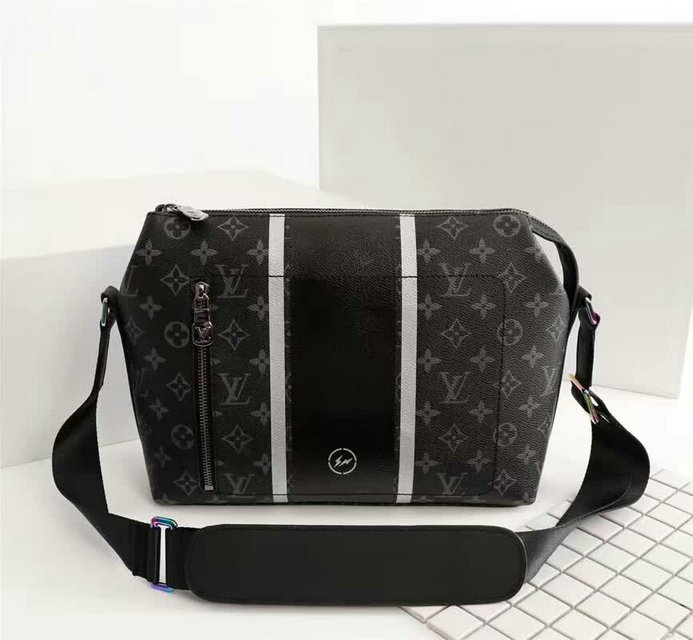 Wholesale Replica Louis Vuitton Messenger bags