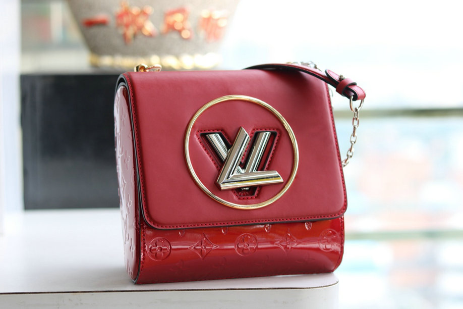 Wholeslae Cheap LV Pochette Twist Monogram Vernis Leather Bags for Sale