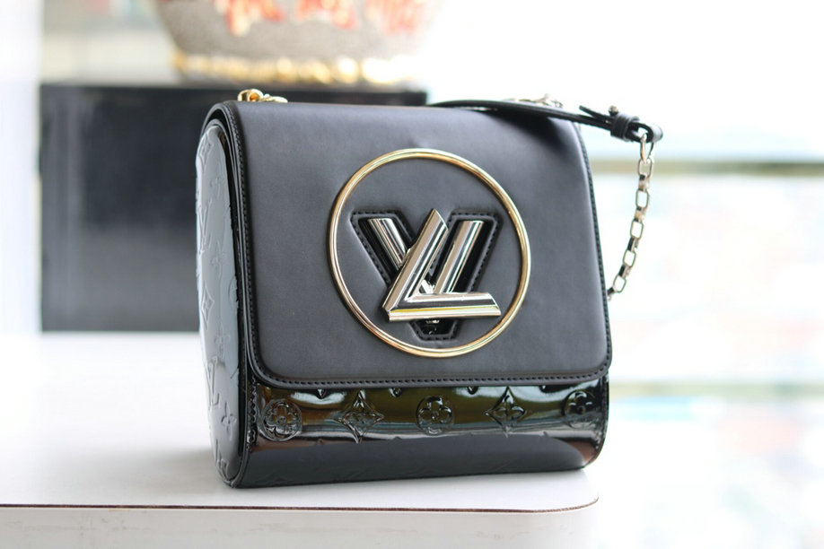 Wholeslae Cheap LV Pochette Twist Monogram Vernis Leather Bags for Sale