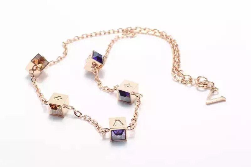Wholesale Louis Vuitton Replica Necklace for women-007