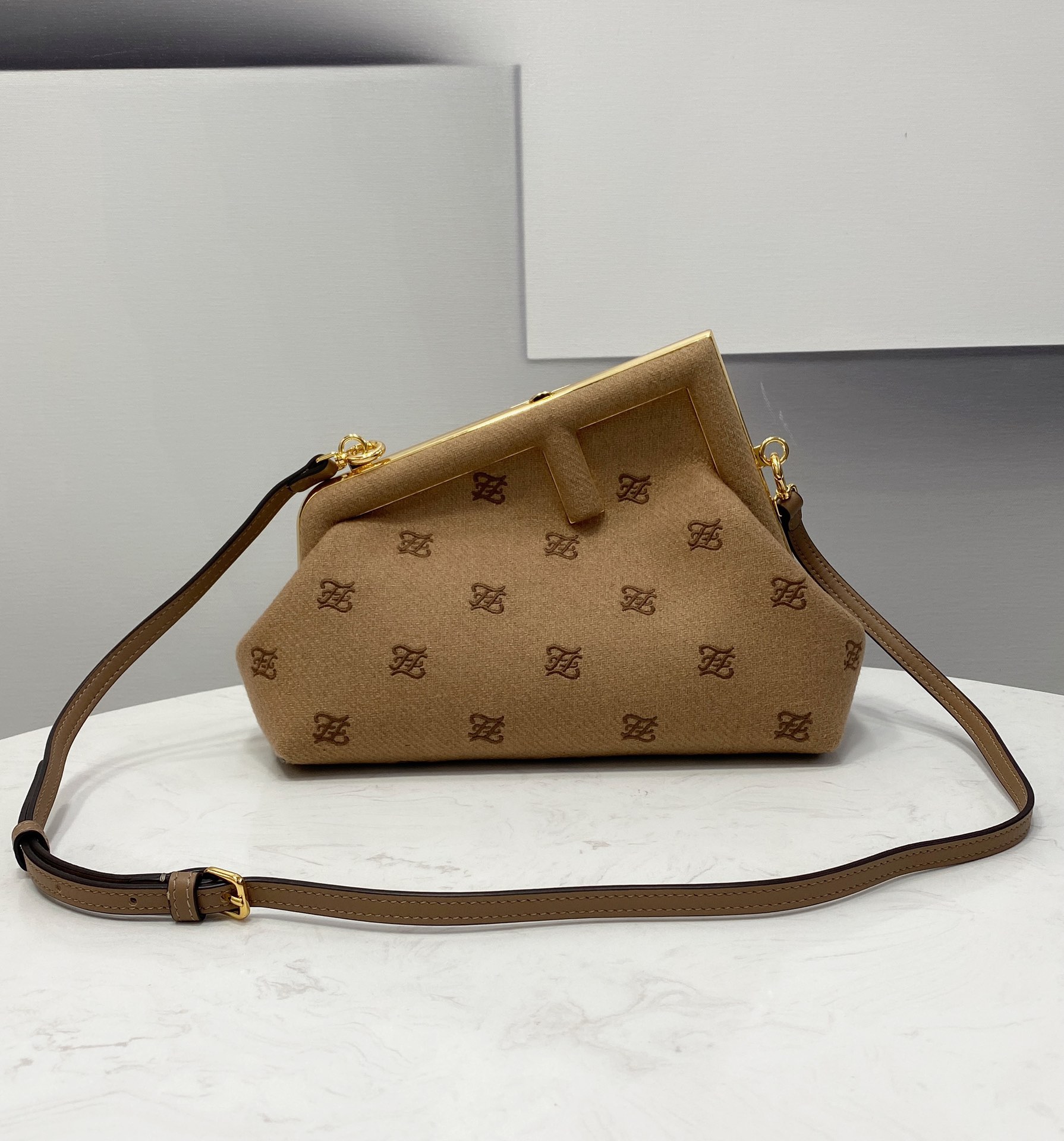 Wholesale Cheap AAA Fendi Replica Designer bags for Sale