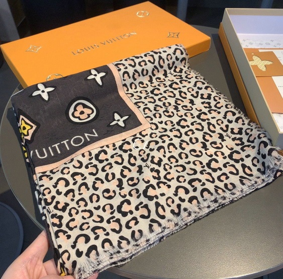 Wholesale Cheap LV Designer Scarves for Sale