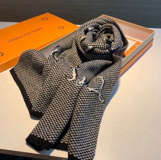 Wholesale Cheap LV Designer Scarves for Sale