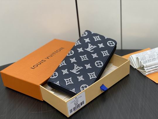 Wholesale Cheap AAA Louis Vuitton Zippy M83381 Wallets Card Holders for Sale