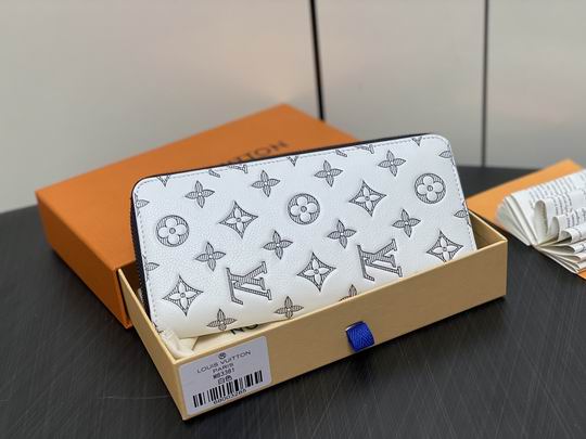 Wholesale Cheap AAA Louis Vuitton Zippy M83381 Wallets Card Holders for Sale