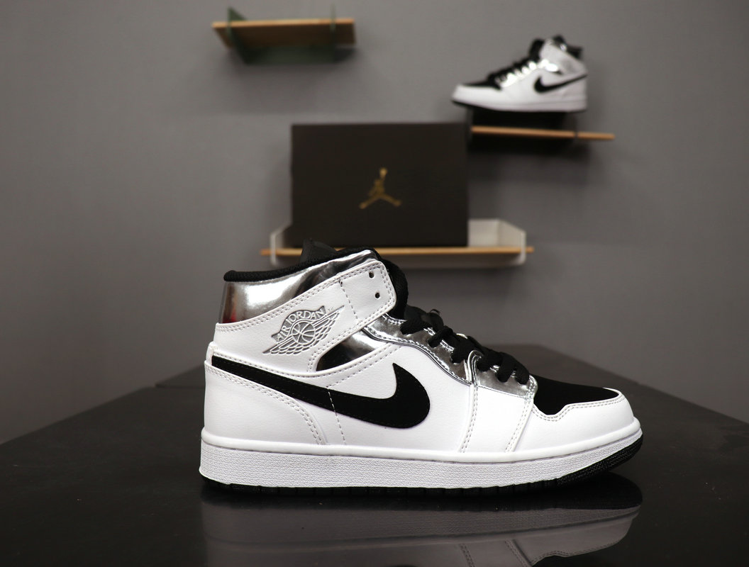 Nike Air Jordan 1 MID 554724-121