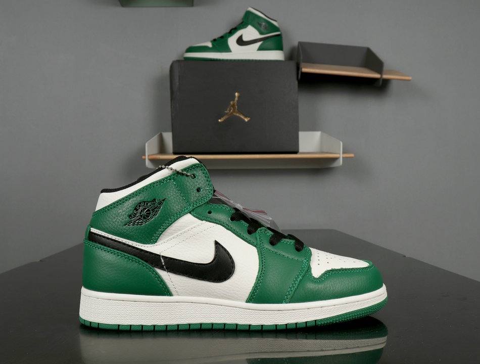 Air Jordan 1 MID “Pine Green” 852542-301