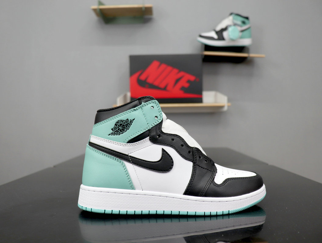 Nike Air Jordan 1 Retro High OG “Igloo” 8861428-100
