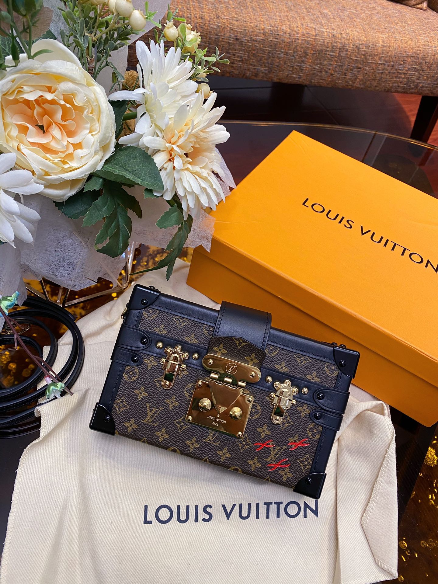Wholesale Cheap Louis Vuitton Petite Malle Souple Shoulder bags for Sale