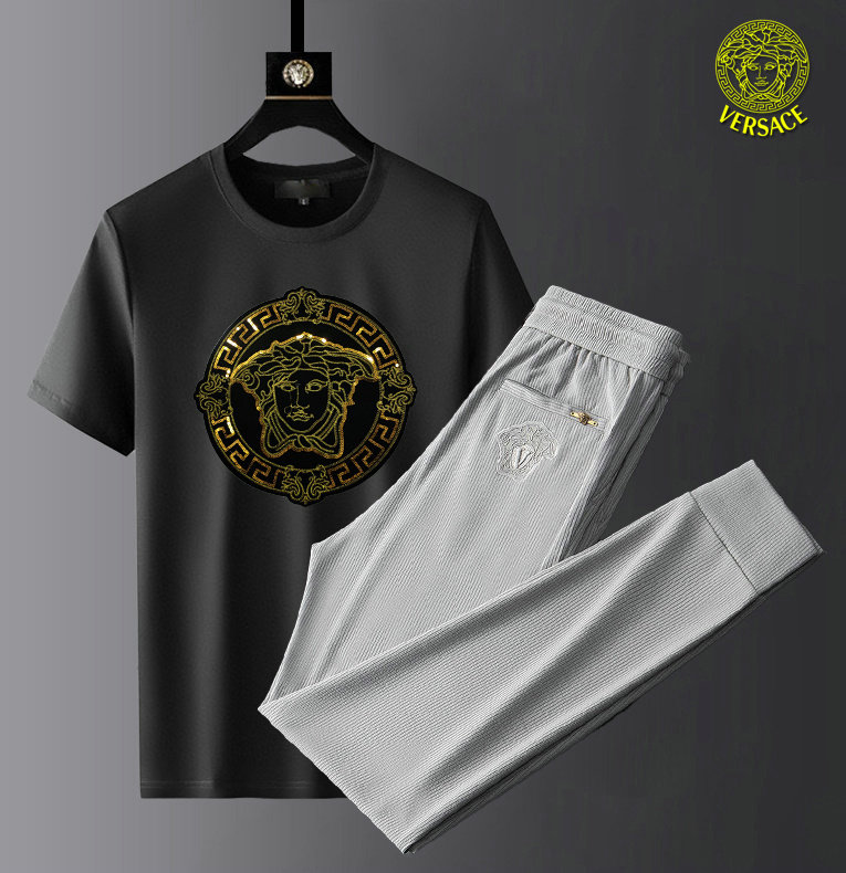 Wholesale Cheap Versace Designer Tracksuits for Sale