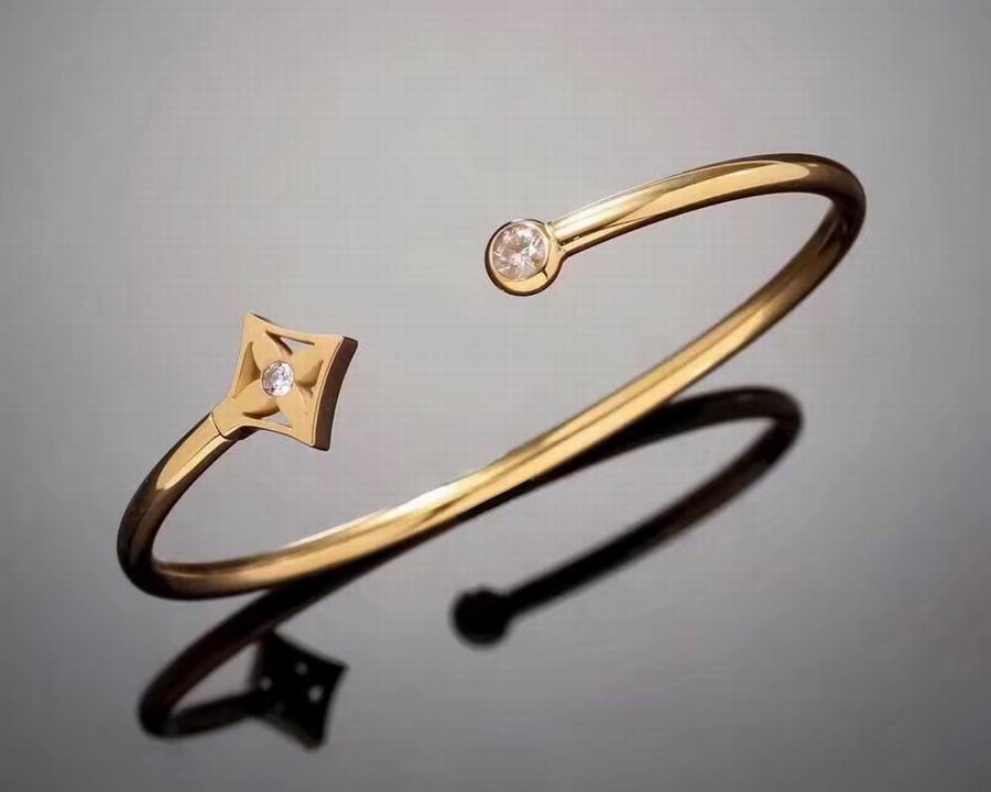 Wholesale Designer Louis Vuitton Replica Bracelets for women-377