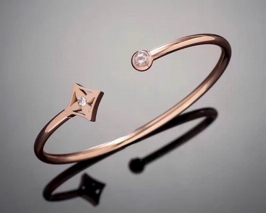 Wholesale Designer Louis Vuitton Replica Bracelets for women-378