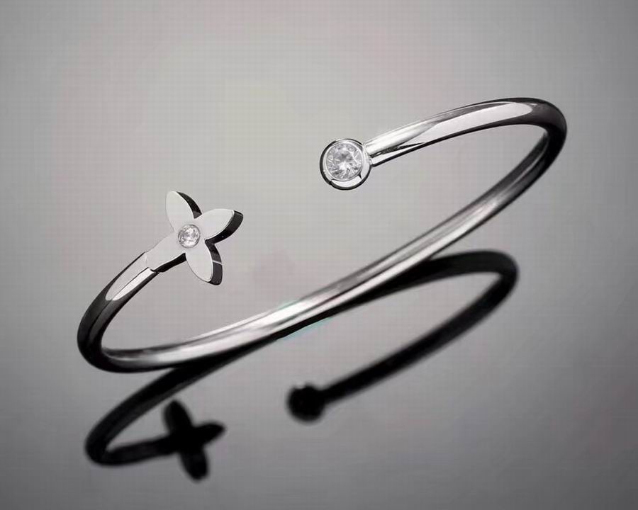 Wholesale Designer Louis Vuitton Replica Bracelets for women-381