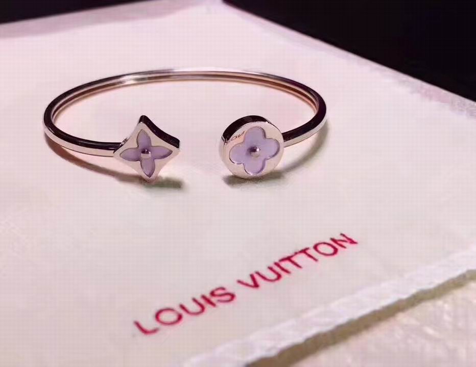 Wholesale Designer Louis Vuitton Replica Bracelets for women-382