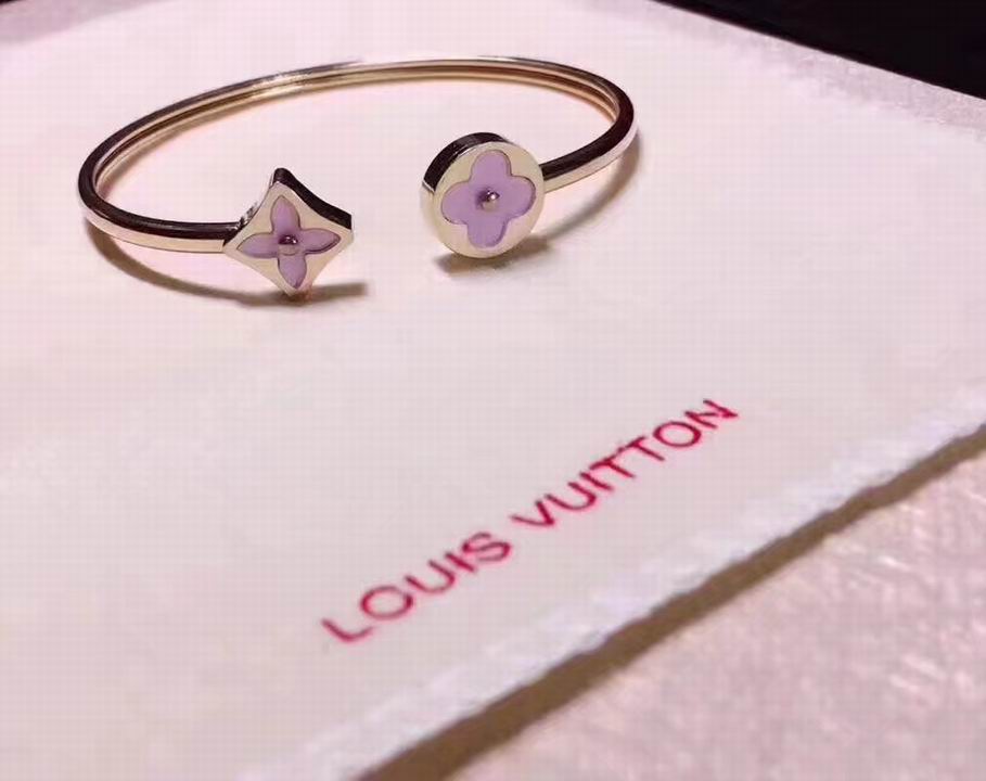 Wholesale Designer Louis Vuitton Replica Bracelets for women-383